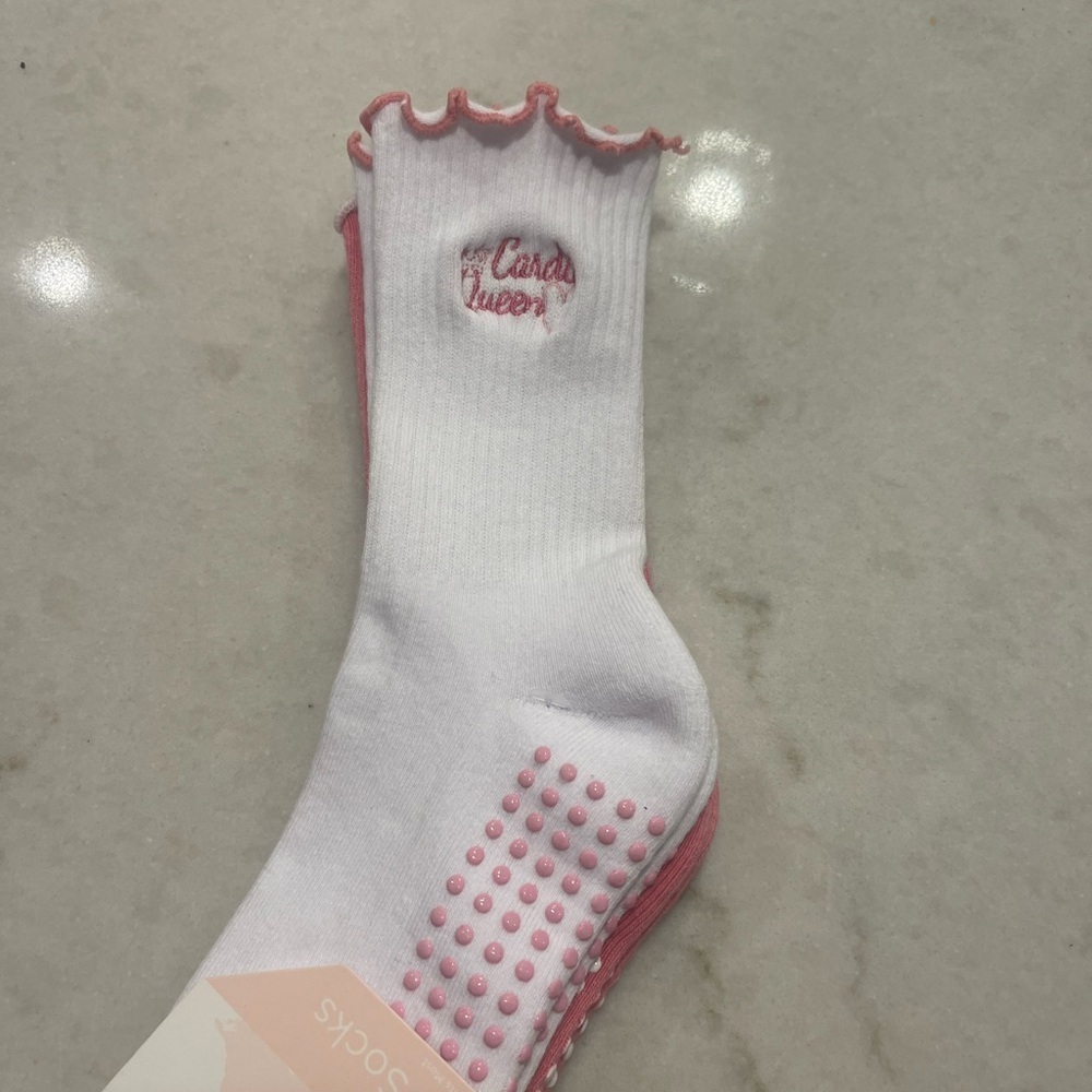 WILDFOX CARDIO QUEEN RUFFLED PILATE GRIP SOCKS! Set of 2